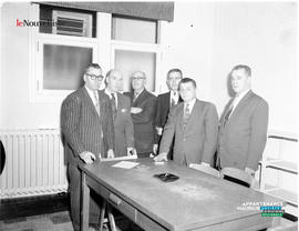 001 - Groupe d'hommes