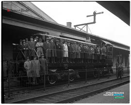 003 - Hommes sur une locomotive