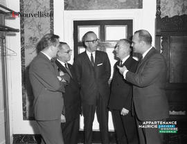 001 - Groupe d'hommes