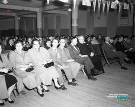 001 - Personnes dans une salle