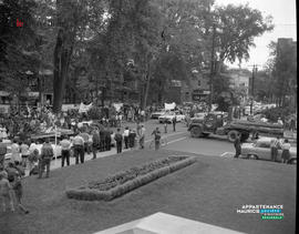 001 - Parade