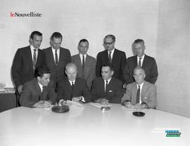 001 - Groupe d'hommes