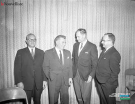 001 - Quatre hommes