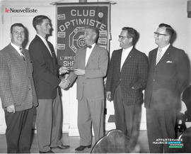 002 - Groupe d'hommes