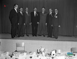 002 - Groupe d'hommes