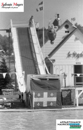 Personne sautant en ski