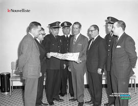 001 - Groupe d'hommes