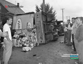 004 - Camion de Labatt 50 renversé