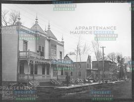 Building on Hemlock Avenue.