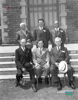 005 - Groupe d'hommes