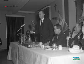 003 - Groupe d'hommes