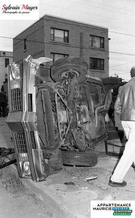 Voiture renversée