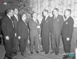 001 - Groupe d'hommes