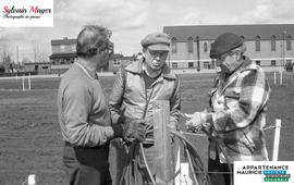 Hommes travaillant