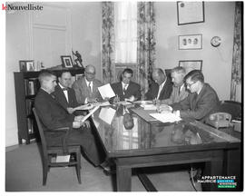 001 - Groupe d'hommes