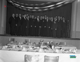 001 - Groupe d'hommes