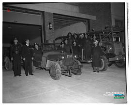 023 - Pompiers et voiture