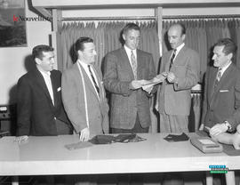 001 - Groupe d'hommes