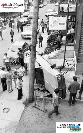 Voiture renversée