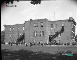003 - École