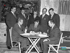 005 - Groupe d'hommes