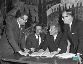 001 - Quatre hommes