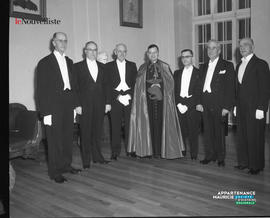 005 - Groupe d'hommes