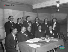 001 - Groupe d'hommes