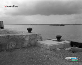 008 - Barges sur le fleuve