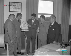 001 - Groupe d'hommes
