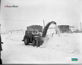 005 - Auto chasse-neige