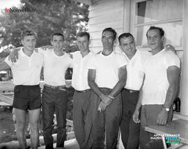 001 - Groupe d'hommes