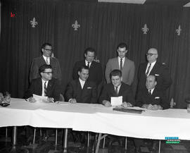 001 - Groupe d'hommes