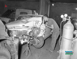 001 - Voiture accidentée