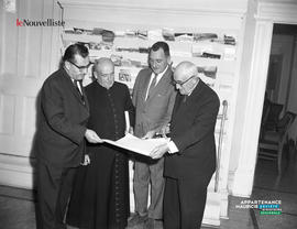 001 - Quatre hommes