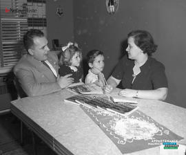 001 - Famille Lemay à table