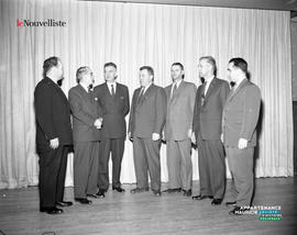 001 - Groupe d'hommes