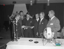 001 - Groupe d'hommes