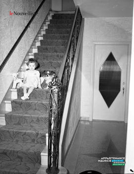 001 - Escalier petite fille