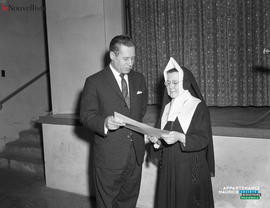 001 - Un homme et une religieuse
