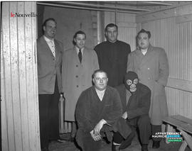 001 - Groupe d'hommes