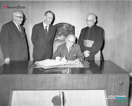 001 - Quatre hommes