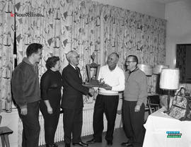 001 - Groupe d'hommes