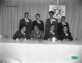 001 - Groupe d'hommes