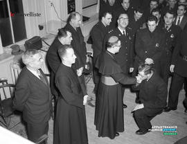 001 - Visite Mgr Pelletier aux policiers