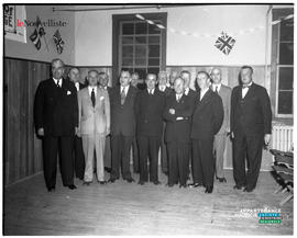 001 - Groupe d'hommes