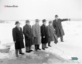 002 - Groupe d'hommes