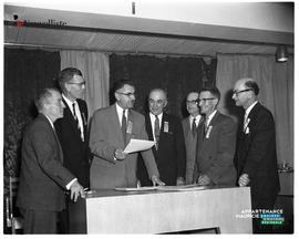 001 - Groupe d'hommes