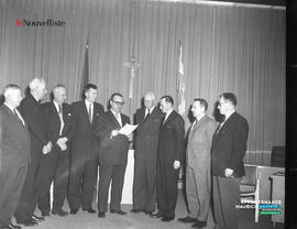 001 - Groupe d'hommes