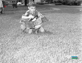 001 - Garçon et chien